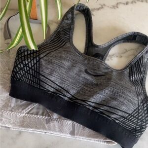 Lot of 2 sports bras Nike Drifit Black and Athleta small Gray Sports Bra EUC